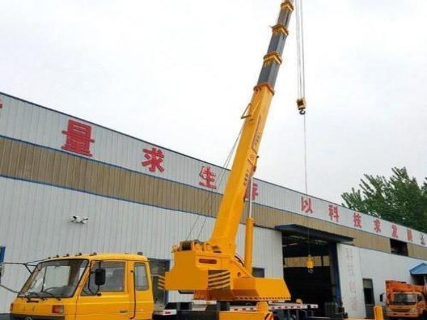 根河市吊车电话_石碣镇正确养护随车吊轮胎的方法